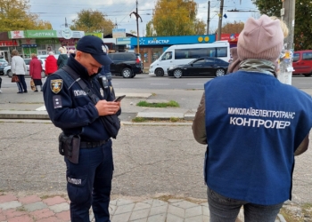 В Николаеве напали на контролеров «Николаевэлектротранс» – один госпитализирован (ФОТО)