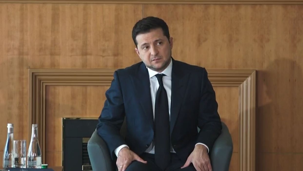 “Если нам постоянно будут говорить, что это противоречит регламенту”… Зеленский хочет быть президентом, пока не выполнит всех обещаний