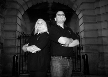 Выигрыш в лотерею позволил семейной паре исполнить свою мечту: стать охотниками за привидениями