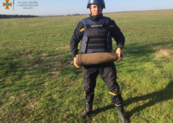 В частном дворе Вознесенска нашли большой артснаряд. И уничтожили (ФОТО)