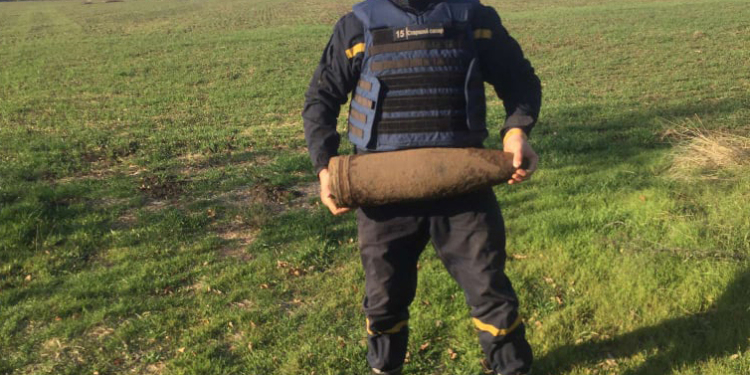 В частном дворе Вознесенска нашли большой артснаряд. И уничтожили (ФОТО)