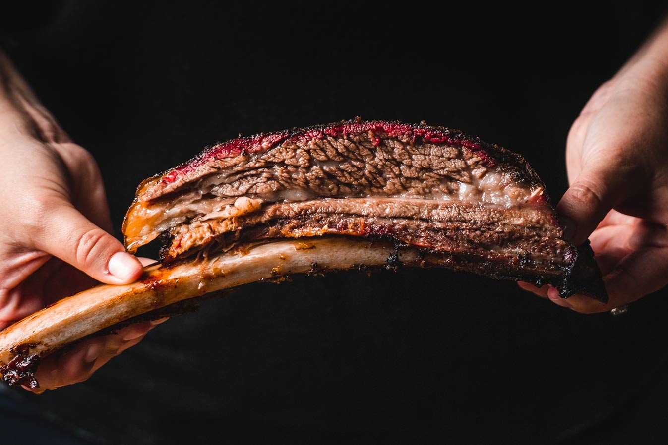 Говядина и свинина могут содержать микропластик – ученые