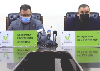 Акции антивакцинаторов в Николаеве продолжаются: теперь они мешали делать прививки в пункте вакцинации в «Эпицентре»