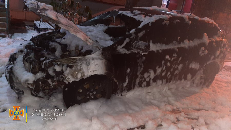 В Николаеве ночью горели дачный домик и Mazda CX-7 (ФОТО) 1