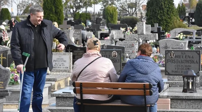 В Польше пункты вакцинации открылись на кладбищах