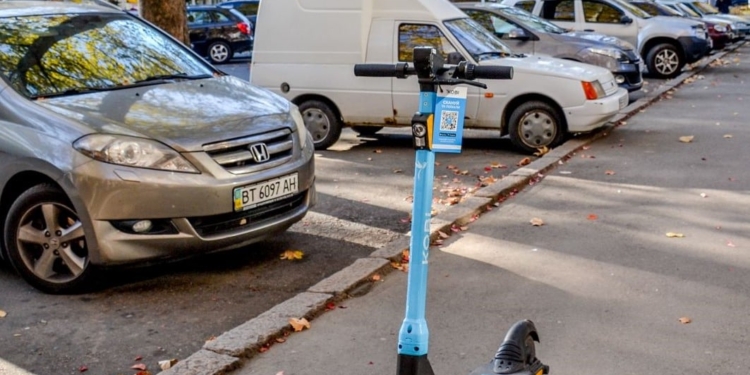 Уязвимый бизнес электросамокатов в Николаеве: не в первый раз из Kobi пытаются украсть батарейку