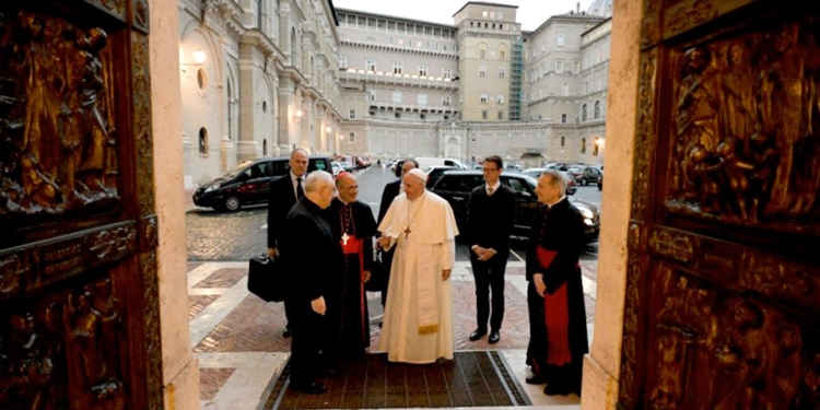 «Нам нужна новая красота»: Папа Римский открыл в Ватикане галерею современного искусства (ФОТО)