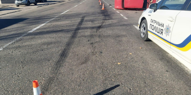 Полиция Николаевщины ищет свидетелей ДТП в Вознесенском районе, в котором пострадали двое (ФОТО)