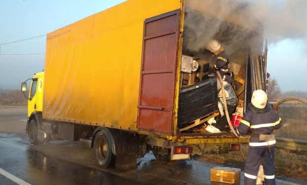 Возле Южноукраинска прямо на ходу загорелся грузовик