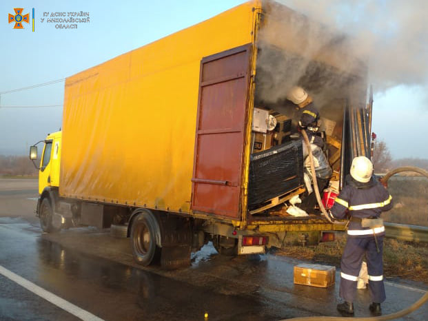 Возле Южноукраинска прямо на ходу загорелся грузовик