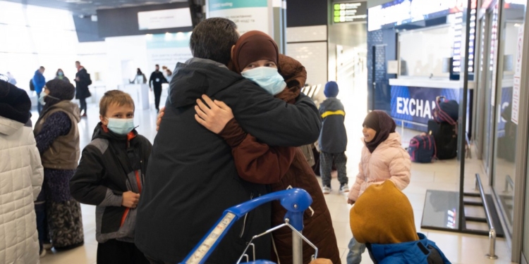 Украина эвакуировала из сирийского лагеря трех женщин и 11 детей (ФОТО)