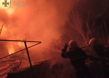 Большой пожар в Очакове – к тушению привлекали военную пожарную команду