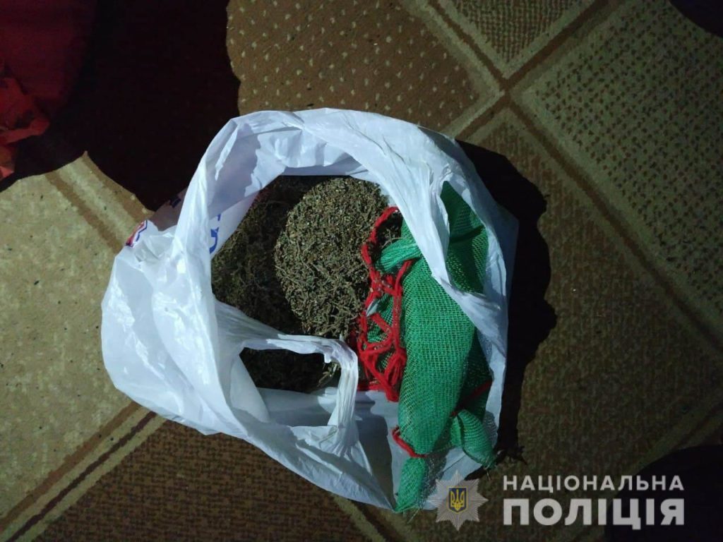 В Вознесенском районе полицейские изъяли у местного жителя 0,5 кг конопли (ФОТО) 1