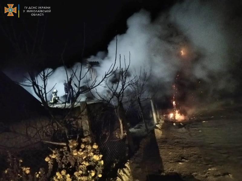 В селе Новотимофеевка на ночном пожаре 42-летний мужчина получил ожоги лица и рук