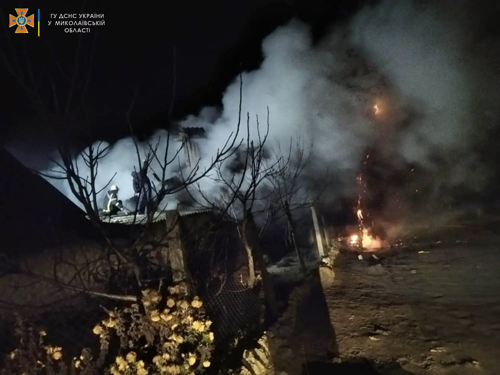 В селе Новотимофеевка на ночном пожаре 42-летний мужчина получил ожоги лица и рук 1