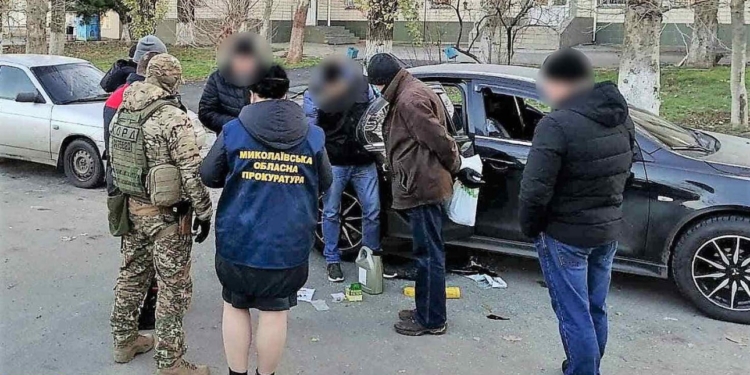 Николаевские полицейские разоблачили наркогруппировку, которая поставляла метадон на территорию нескольких областей (ФОТО, ВИДЕО)