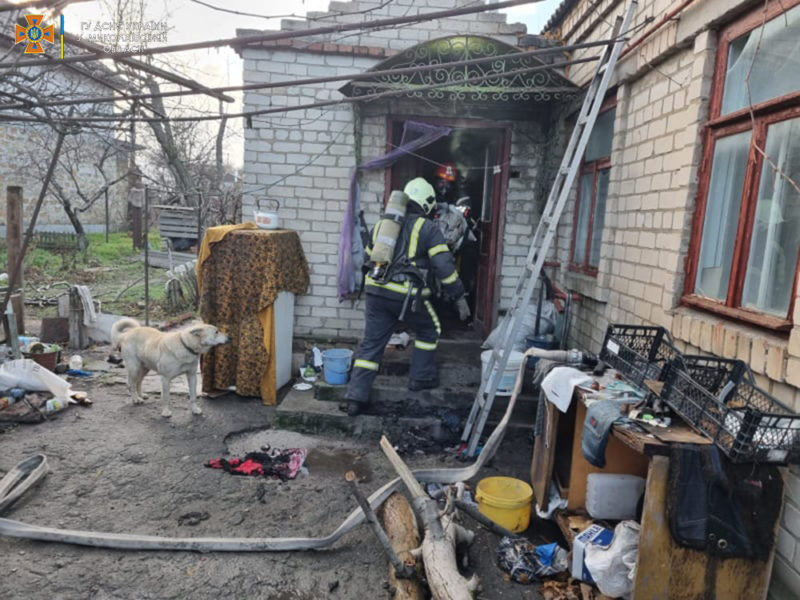 В Николаеве потушили небольшой пожар и спасли от гибели 33-летнюю женщину (ФОТО)