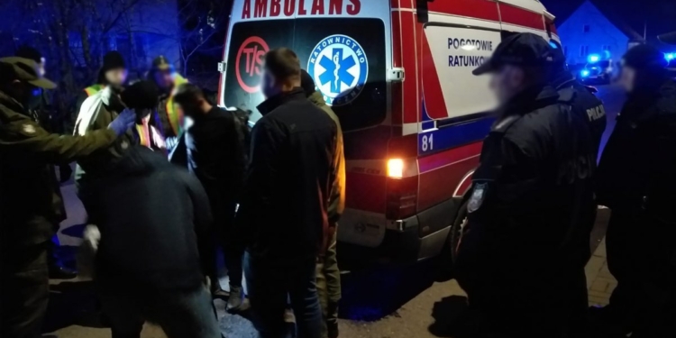 В Польше нелегалов перевозили в микроавтобусе, замаскированном под “скорую” (ФОТО)