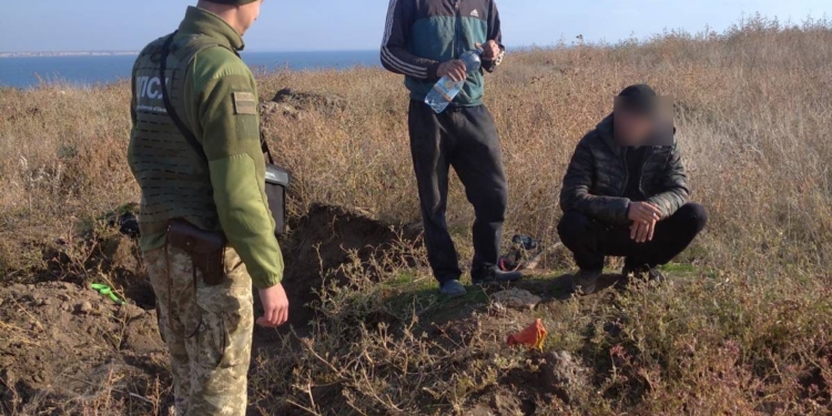 Пограничники поймали в заповеднике «Ольвия» на Николаевщине «черных археологов» – некрополь копали местные (ФОТО)