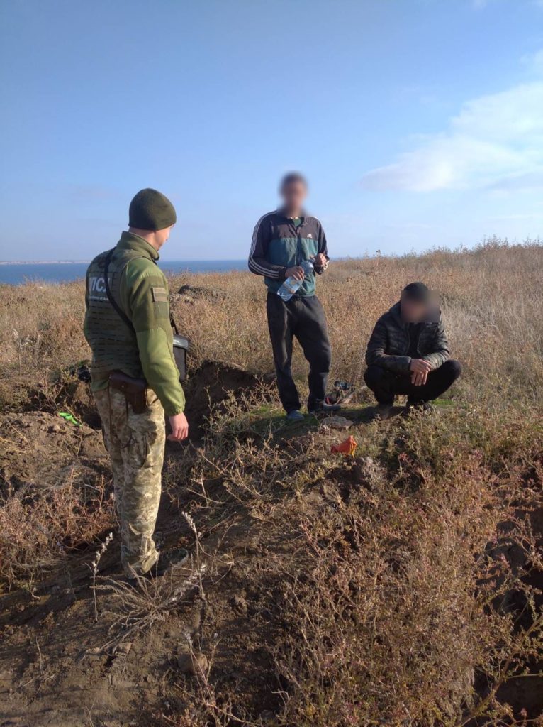 Пограничники поймали в заповеднике «Ольвия» на Николаевщине «черных археологов» - некрополь копали местные (ФОТО) 2