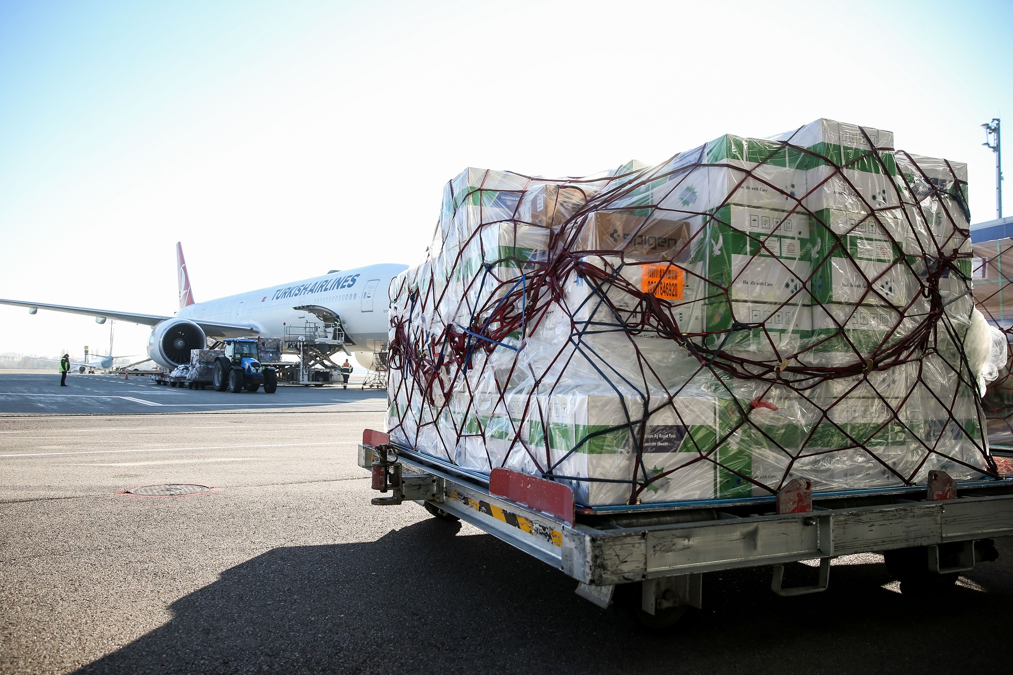 ЮНИСЕФ доставил в Украину почти 3 млн. доз вакцины Moderna (ФОТО)