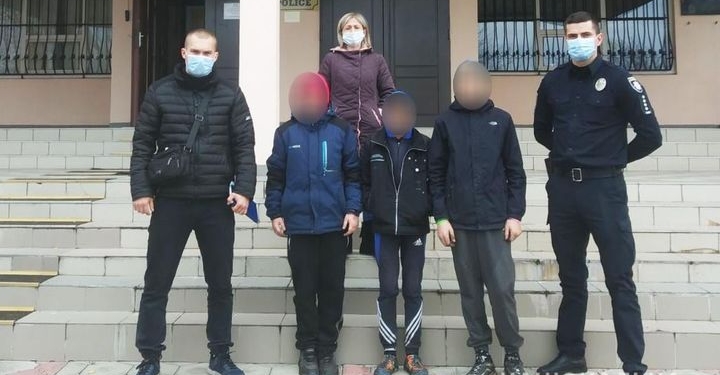 Решили прогуляться: трех подростков, сбежавших из Южноукраинского реабилитационного центра, полицейские разыскали в Кавунах