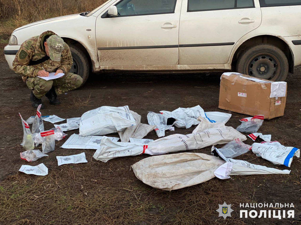И оружие, и наркотики с оборудованием для их производства: полиция Николаевщины провела обыск (ФОТО, ВИДЕО) 21