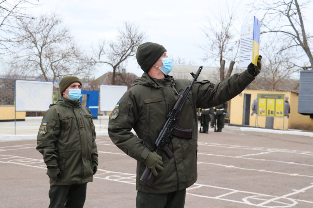 В Николаеве призывники-нацгвардейцы присягнули на верность украинскому народу (ФОТО) 21