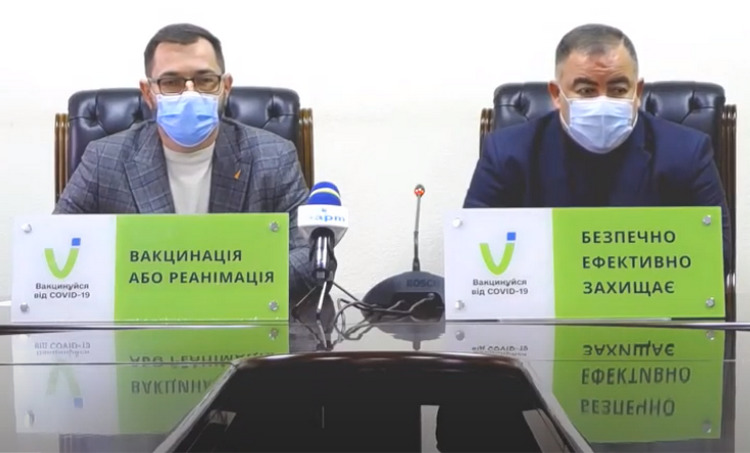 В Николаеве на станции переливания крови антивакцинаторы срывали маски с врачей (ВИДЕО) 1