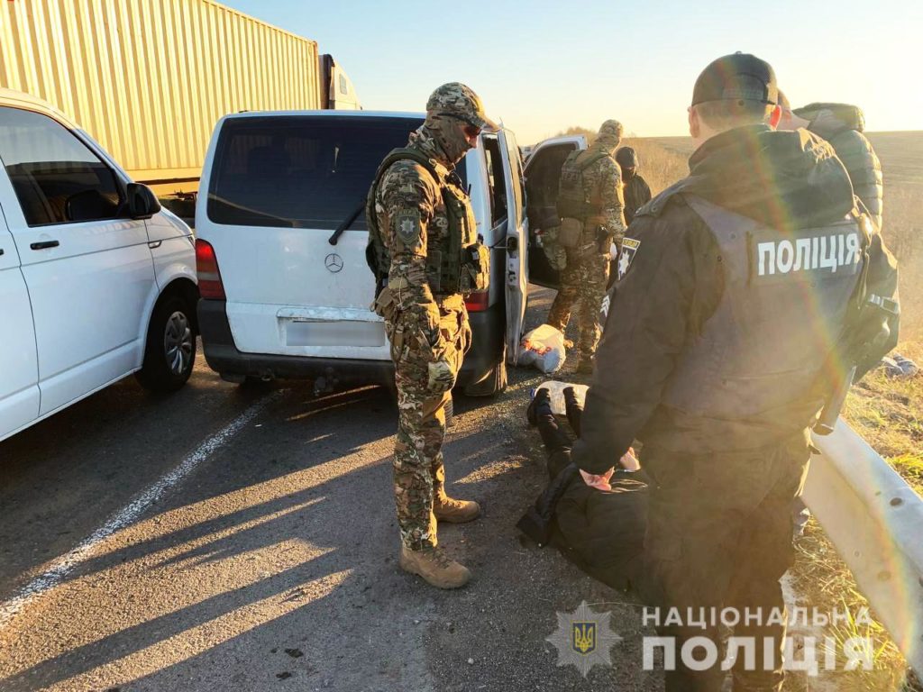 Николаевские полицейские задержали вооруженную этническую группировку серийных похитителей сейфов (ФОТО, ВИДЕО) 12