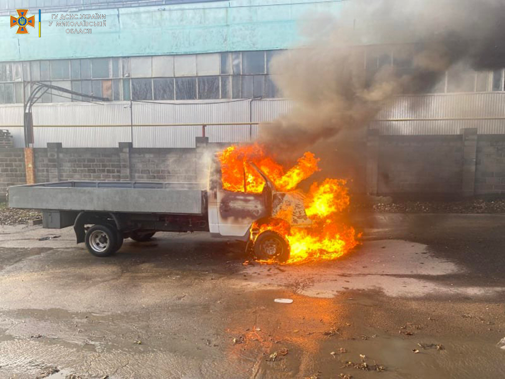 В Николаеве сгорел грузовой автомобиль (ФОТО) 3