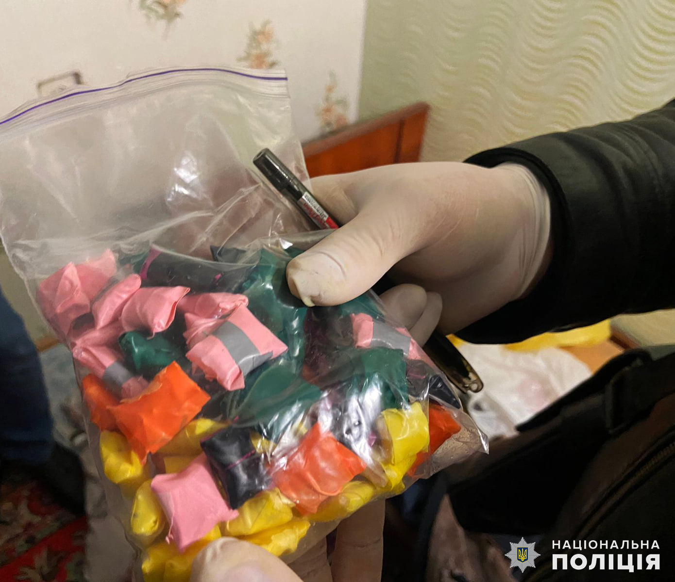Каннабис, альфа-PVP, MDMA и амфетамин: в Николаеве полиция задержала «закладчика» (ФОТО)