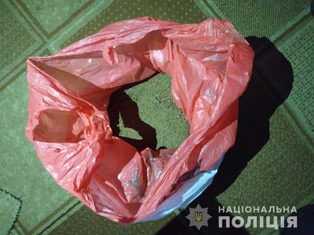 В Вознесенском районе полицейские изъяли у местного жителя 0,5 кг конопли (ФОТО) 3