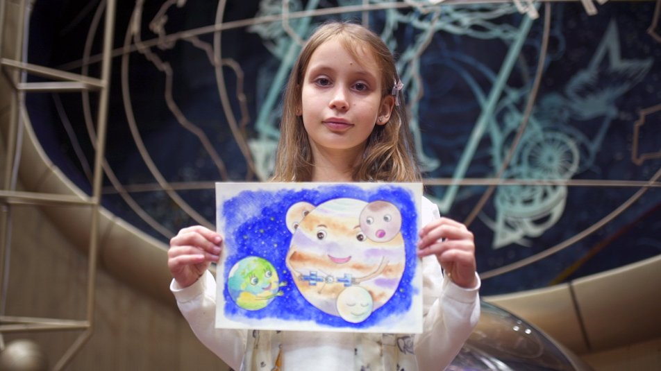 Рисунок юной украинки полетит в космос - его нанесут на ракету (ФОТО, ВИДЕО) 1