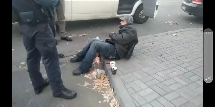 Николаевский центр социальной реабилитации призвал горожан не давать деньги бездомным