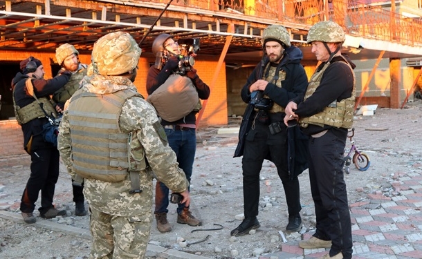 Голливудский актер и режиссер Шон Пенн посетил зону ООС – он снимает фильм о войне на Донбассе