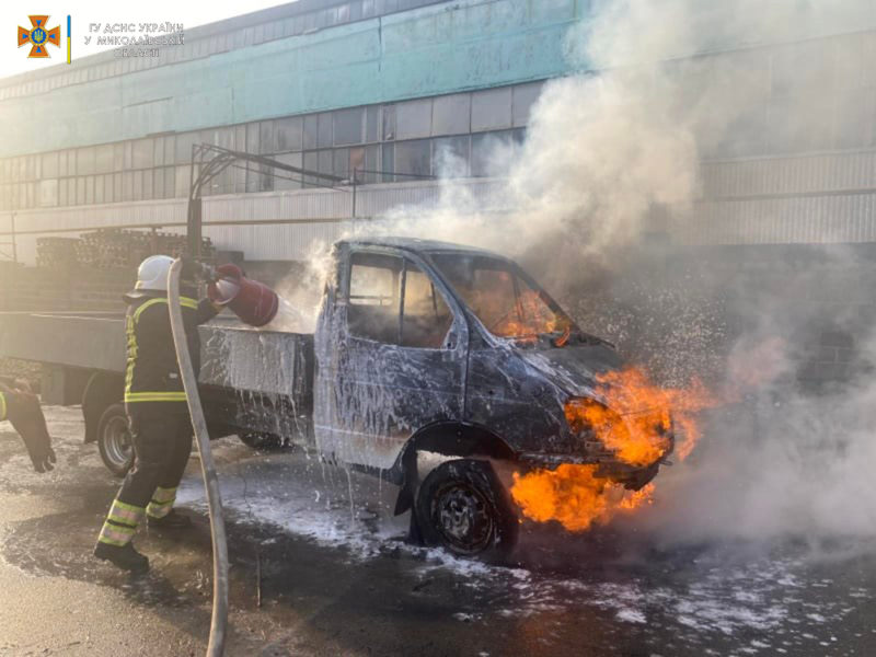 В Николаеве сгорел грузовой автомобиль (ФОТО)