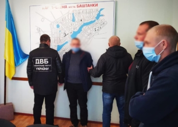 В Николаевской области задержали мужчину, который пытался дать 15 тыс.грн. взятки полицейскому (ФОТО)