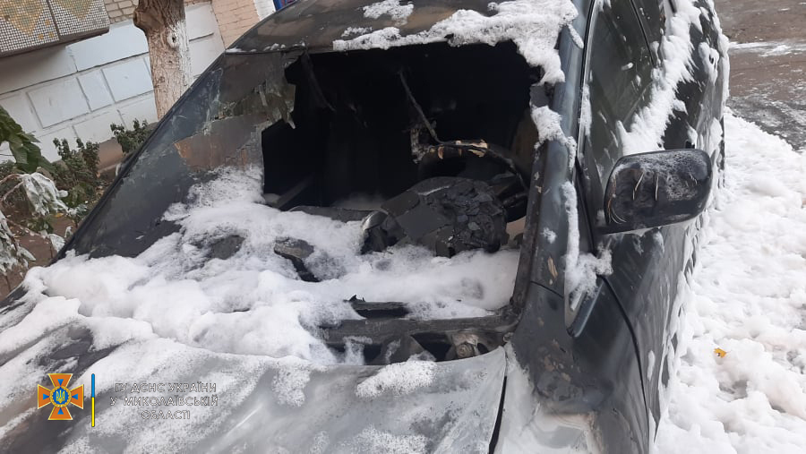 В Николаеве ночью горели дачный домик и Mazda CX-7 (ФОТО) 5