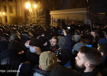 Под ОП – стычки с полицией (ФОТО, ВИДЕО)