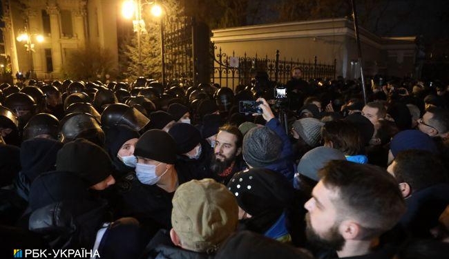 Под ОП – стычки с полицией (ФОТО, ВИДЕО)