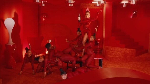 Украинка Таню Муиньо стала Лучшим режиссером на UK Music Video Awards 2021 (ВИДЕО)