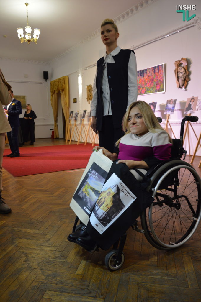 «NaSHi»: в Николаеве показали коллекцию одежды, разработанную начинающими дизайнерами с инвалидностью (ФОТО, ВИДЕО) 7