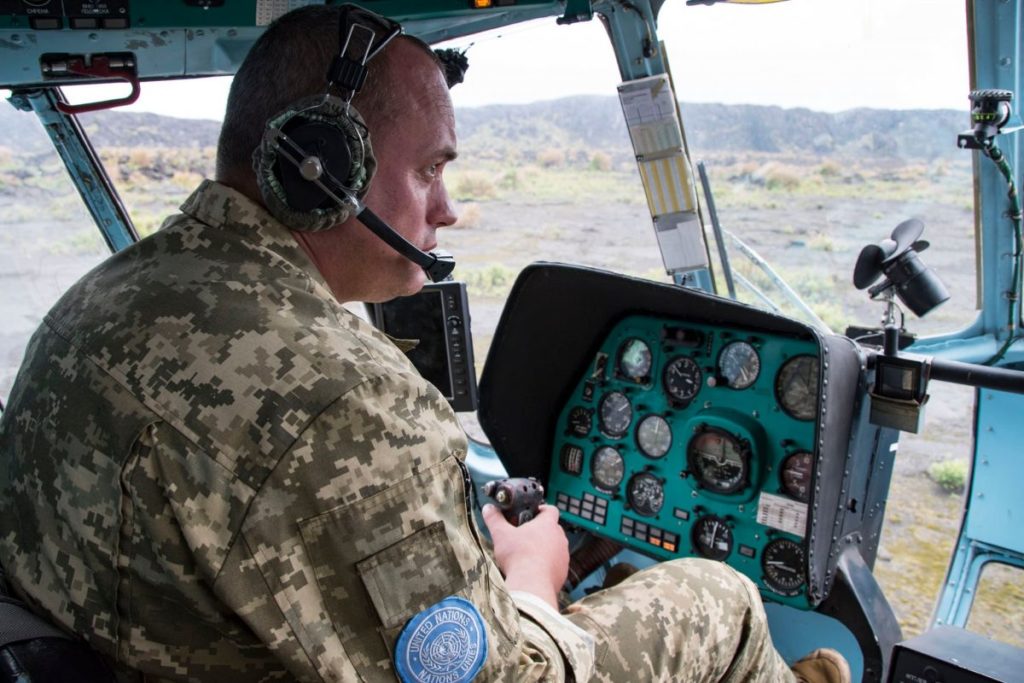Украинские вертолетчики доставили вулканологов к кратеру действующего вулкана в Конго (ФОТО) 7