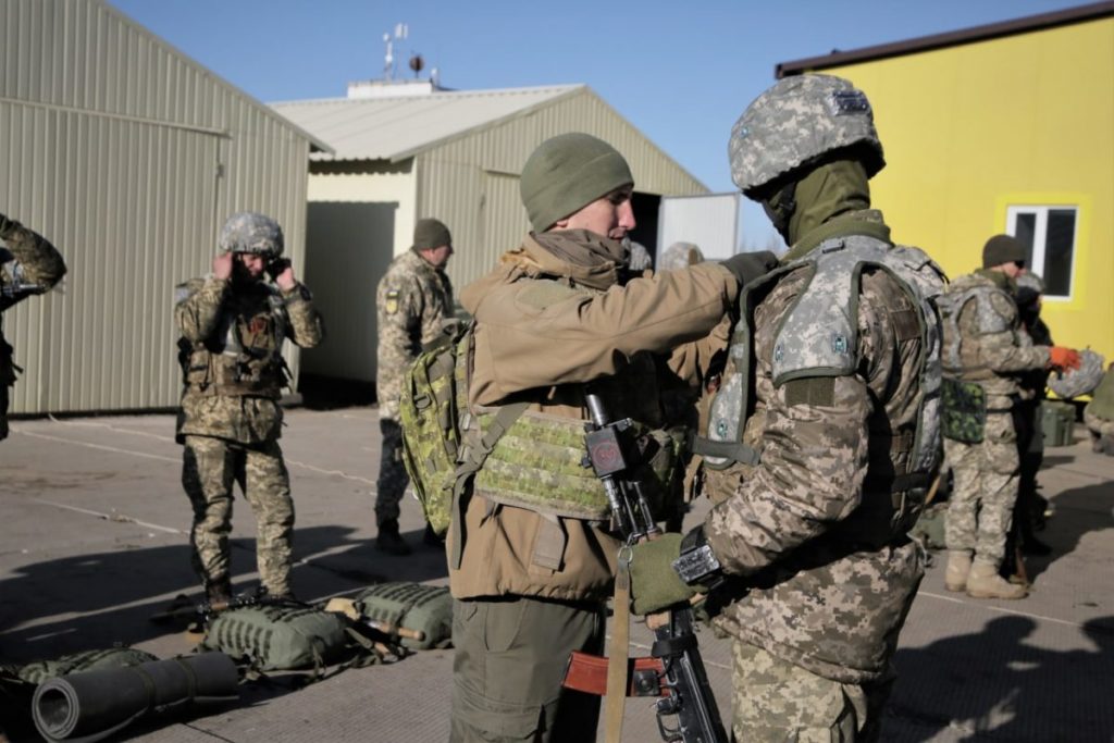 «Лазертаг» и стандарты НАТО: курсанты николаевской Школы морского пехотинца отработали тактику боя в городе (ФОТО) 9