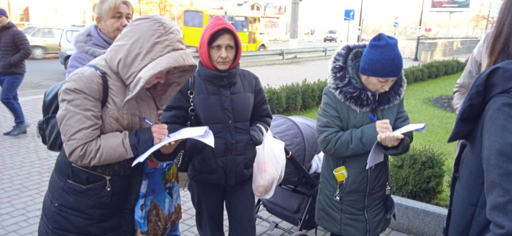 В Первомайске Николаевской области родители школьников протестовали против дистанционного обучения (ФОТО) 12