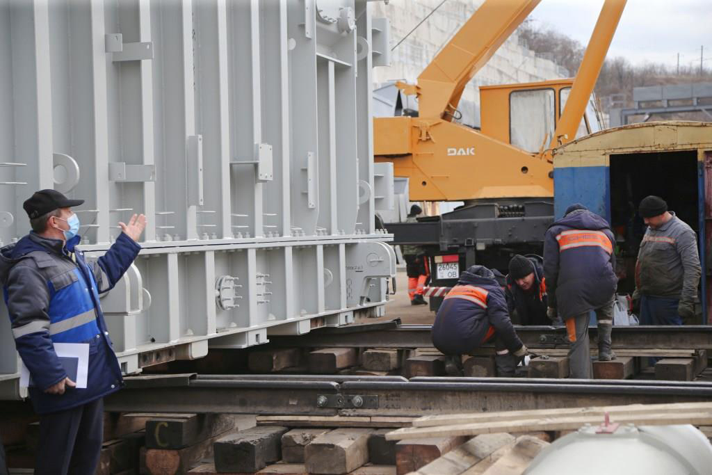 Третий гидроагрегат Ташлыкской ГАЭС пробно запустят в декабре - сейчас монтируют трансформатор (ФОТО) 5