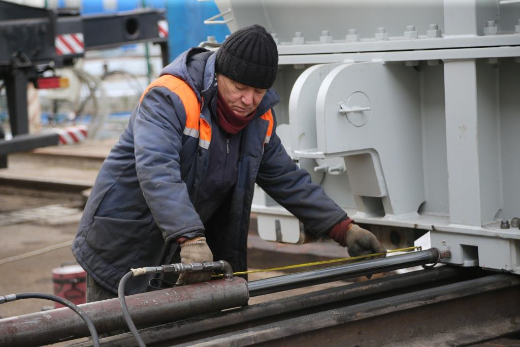 Третий гидроагрегат Ташлыкской ГАЭС пробно запустят в декабре - сейчас монтируют трансформатор (ФОТО) 3
