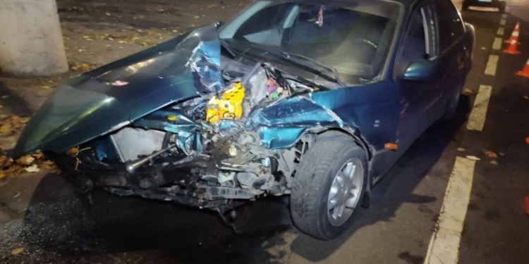 В Николаеве пьяный участник ДТП отбивался от полиции и размахивал “корочками” СБУ (ВИДЕО)