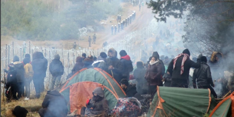 “Скоро нас будет еще больше, и ЕС сдастся”, – откровенное интервью мигранта на границе Польши и Беларуси (ВИДЕО)